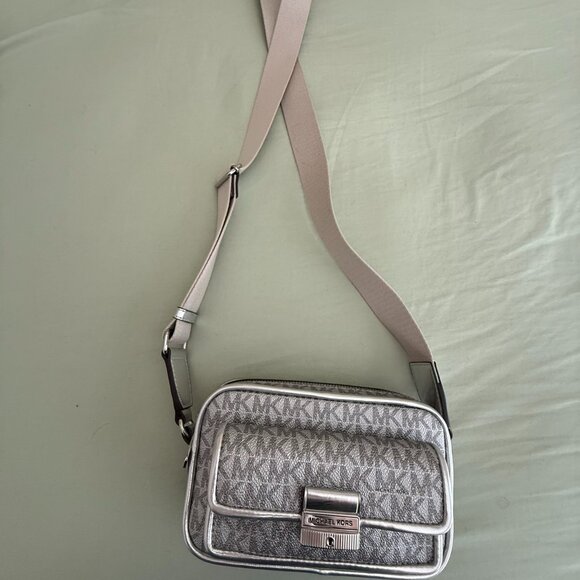 MICHAEL KORS Bradshaw Extra-Small Metallic Signature Logo Crossbody Bag (silver) - Picture 5 of 8